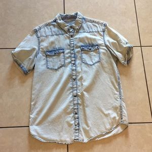 Men’s shirt sleeve button down